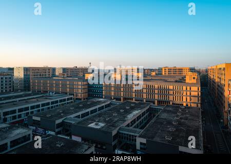 Sonnenaufgang in der Chengdu Business City. Stockfoto