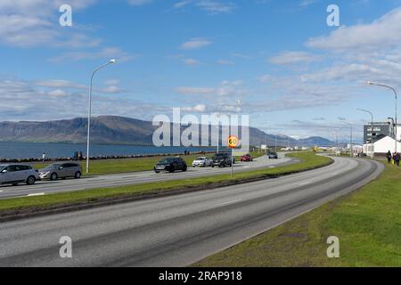 Reykjavik, Island - 06.21.2023: Sæbraut Road in Reykjavik, Island Stockfoto