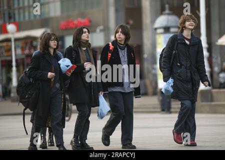 Kroatische junge Menschen auf dem Platz Ban Jelacic, Zagreb, Kroatien Stockfoto