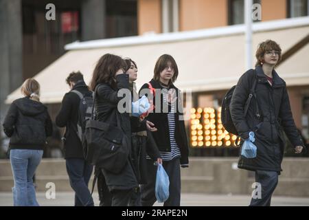 Kroatische junge Menschen auf dem Platz Ban Jelacic, Zagreb, Kroatien Stockfoto