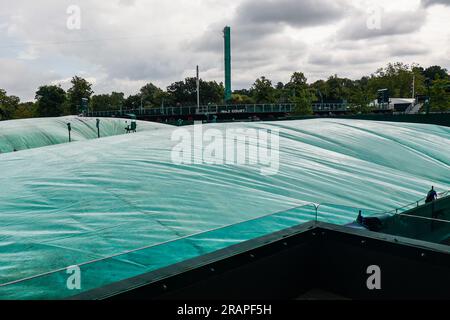 London, Inglaterra. 05. Juli 2023. Nach London. UK. 05.07.2023: WIMBLEDON-TURNIER 2023 – Rain verzögert den Start der Spiele am dritten Tag der Wettkämpfe während des Wimbledon-Turniers 2023 in London, England. Kredit: Andre Chaco/FotoArena/Alamy Live News Stockfoto