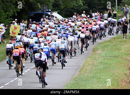 Laruns, Frankreich. 05. Juli 2023. Das Reiterpaket, das während der Etappe 5 des Radrennens Tour de France in Aktion gezeigt wurde, einem 162 km langen 7 km langen Rennen von Pau nach Laruns, Frankreich, Mittwoch, den 05. Juli 2023. Die diesjährige Tour de France findet vom 01. Bis 23. Juli 2023 statt. BELGA FOTO JASPER JACOBS Kredit: Belga News Agency/Alamy Live News Stockfoto