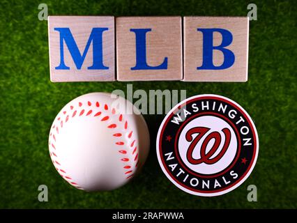 27. Januar 2023, Cooperstown, USA. Das Emblem des Baseballclubs Washington Nationals auf dem grünen Rasen des Stadions. Stockfoto
