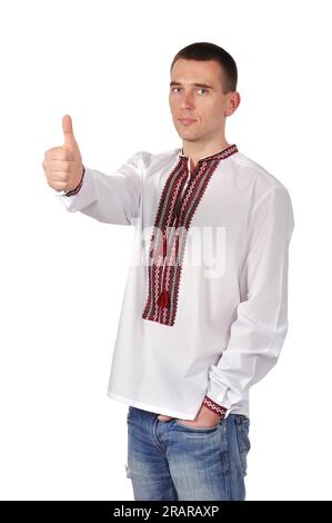 Kerl in der Ukrainischen bestickt Shirt mit Daumen hoch Stockfoto