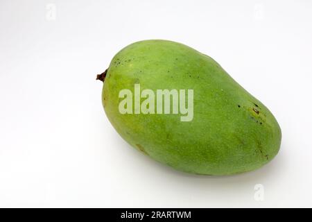 Frische Mango isoliert auf weißem Hintergrund Stockfoto