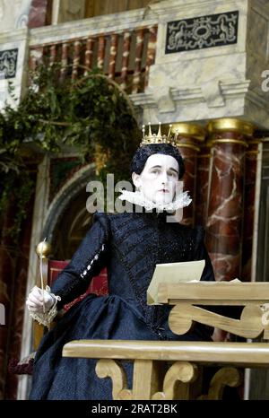 Mark Rylance (Olivia) in TWELFTH NIGHT von Shakespeare in Shakespeare's Globe, London SE1 22/05/2002 Design: Jenny Tiramani Master of Play (Regisseur): Tim Carroll Stockfoto