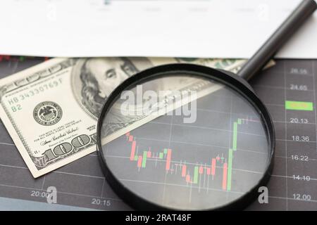 Excel-Statistiktabelle für Geschäftsanalysen Diagrammstatistik mit Diagramm- und Tabellendaten in Diagrammdatenbank. Buchhalter zeigt sofort auf Excel Stockfoto