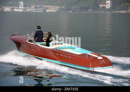 Schnellboot auf einem italienischen See Stockfoto