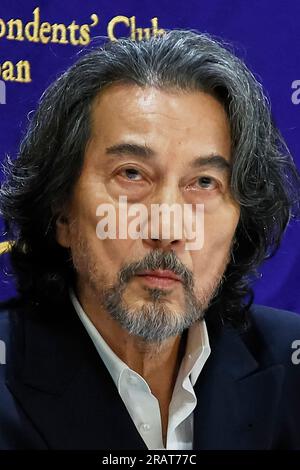 5. Juli 2023, Tokio, Japan: Japanischer Schauspieler Koji Yakusho nimmt an einer Fragerunde für die Netflix-Serie „The Days“ im Foreign Correspondents' Club of Japan (FCCJ) in Tokio Teil. Der japanische Schauspieler Koji Yakusho und der Showrunner Jun Masumoto beantworteten Fragen von Journalisten nach einer Sondervorführung von zwei Episoden aus "The Days". Die Days-Serie ist auf der Website von Netflix in über 190 Ländern und Regionen verfügbar. (Kreditbild: © Rodrigo Reyes Marin/ZUMA Press Wire) NUR REDAKTIONELLE VERWENDUNG! Nicht für den kommerziellen GEBRAUCH! Stockfoto