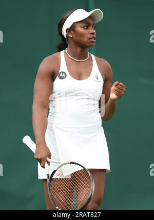 London, Großbritannien. 05. Juli 2023. American Sloane Stephens feiert in ihrer ersten Runde gegen die schwedische Rebecca Peterson am dritten Tag der Wimbledon-Meisterschaft 2023 in London am Mittwoch, den 05. Juli 2023. Foto: Hugo Philpott/UPI Credit: UPI/Alamy Live News Stockfoto