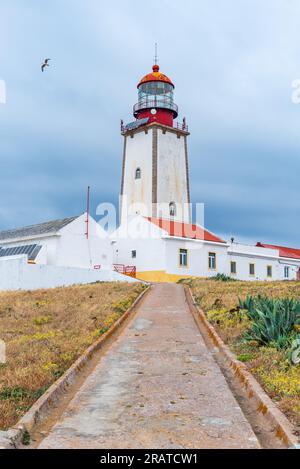 Leuchtturm von Berlenga, im Naturschutzgebiet der Inselgruppe Berlengas, in der Nähe von Peniche. Stockfoto