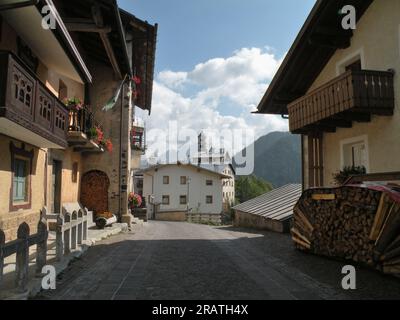 Chiesa Parrocchiale di Santa Lucia a Villagrande, Frazione di Colle Santa Lucia, Belluno, Veneto, Italien, Europa Stockfoto