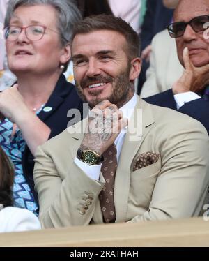 London, Großbritannien. 05. Juli 2023. Der Fußballspieler David Beckham sieht sich am dritten Tag der Wimbledon-Meisterschaft 2023 in London am Mittwoch, den 05. Juli 2023 das Tennis auf dem Mittelfeld an. Foto: Hugo Philpott/UPI Credit: UPI/Alamy Live News Stockfoto