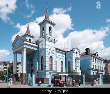 Kasan, Russland - Juni 8. 2023: Gebäude der Kirche der Heiligen Kreuzung, 1858 geweiht. Römisch-katholische Kirche in Tatarstan, Religion, Archi Stockfoto