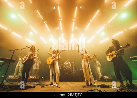 Roskilde, Dänemark. 28., Juni 2023. Die brasilianische Band Bala Desejo führt während des dänischen Musikfestivals Roskilde Festival 2023 in Roskilde ein Live-Konzert auf. (Foto: Gonzales Photo - Peter Troest). Stockfoto