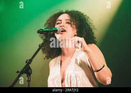 Roskilde, Dänemark. 28., Juni 2023. Die brasilianische Band Bala Desejo führt während des dänischen Musikfestivals Roskilde Festival 2023 in Roskilde ein Live-Konzert auf. (Foto: Gonzales Photo - Peter Troest). Stockfoto