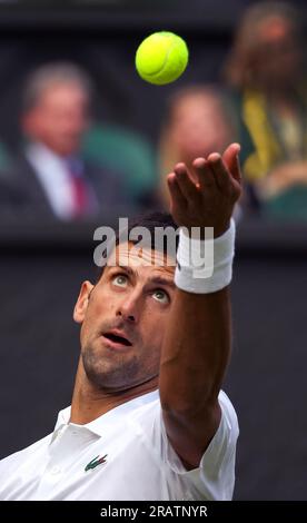 Wimbledon. Novak Djokovic in Aktion während seines zweiten Kampfes gegen Jordan. 05. Juli 2023. Thompson von Australien in Wimbledon. Kredit: Adam Stoltman/Alamy Live News Stockfoto