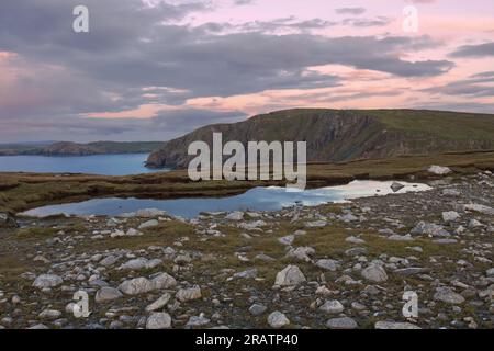 Gallan Head in Red Evening Light, Lewis, Isle of Lewis, Hebriden, Äußere Hebriden, Westliche Inseln, Schottland, Vereinigtes Königreich, Großbritannien Stockfoto