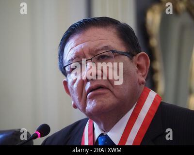 Lima, Peru. 05. Juli 2023. Jorge Luis Salas Arenas, Präsident der Nationalen Wahljury (JNE) Perus, veranstaltet eine Pressekonferenz für in Peru akkreditierte ausländische Korrespondenten über Optionen, wie die JNE ihre Unabhängigkeit von den jüngsten Kongressmaßnahmen garantieren kann. Das JNE ist die höchste Wahlbehörde in Peru Credit: Fotoholica Press Agency/Alamy Live News Stockfoto