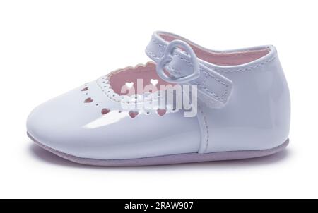 One Girl's Babyschuh, Seitenansicht auf Weiß ausgeschnitten. Stockfoto
