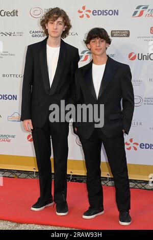 Rom, Italien. 05. Juli 2023. Gabriele Pizzurro (L) und Samuele Segreto (R) besuchen den roten Teppich Globo d'Oro 2023 in der Accademia Tedesca von Rom in der Villa Massimo. Kredit: SOPA Images Limited/Alamy Live News Stockfoto