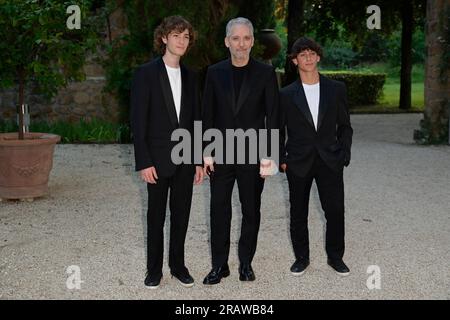 Rom, Italien. 05. Juli 2023. Gabriele Pizzurro (L), Beppe Fiorello (C) und Samuele Segreto (R) besuchen den roten Teppich Globo d'Oro 2023 in der Accademia Tedesca von Rom in der Villa Massimo. (Foto: Mario Cartelli/SOPA Images/Sipa USA) Guthaben: SIPA USA/Alamy Live News Stockfoto