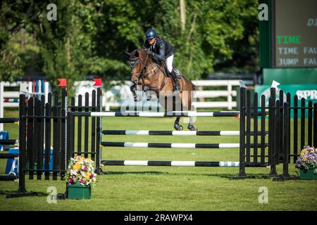 Paul O'Shea aus Irland tritt am 5. Juli 2023 auf der Spruce Meadows in Calgary, Kanada, an der nordamerikanischen Konkurrenz an. Stockfoto