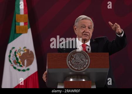 Mexiko-Stadt, Mexiko. 05. Juli 2023. 5. Juli 2023, Mexiko-Stadt, Mexiko: Mexikos Präsident Andres Manuel Lopez Obrador gestikuliert während seiner Rede bei seiner Briefing-Konferenz im Nationalpalast. Am 5. Juli 2023 in Mexico City, Mexiko, ( Foto von Alex Dalton/Credit: Eyepix Group/Alamy Live News Stockfoto