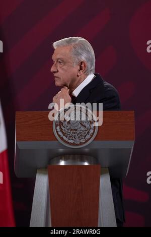 Mexiko-Stadt, Mexiko. 05. Juli 2023. 5. Juli 2023, Mexiko-Stadt, Mexiko: Mexikos Präsident Andres Manuel Lopez Obrador gestikuliert während seiner Rede bei seiner Briefing-Konferenz im Nationalpalast. Am 5. Juli 2023 in Mexico City, Mexiko, ( Foto von Alex Dalton/Credit: Eyepix Group/Alamy Live News Stockfoto