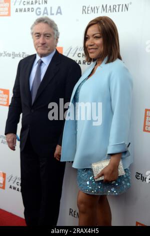 Manhattan, Vereinigte Staaten Von Amerika. 08. Mai 2017. NEW YORK, NY - MAI 08: Robert De Niro, Grace Hightower nimmt am 8. Mai 2017 an der Chaplin Award Gala 44. im David H. Koch Theater im Lincoln Center in New York Teil. Leute: Robert De Niro, Grace Hightower Credit: Storms Media Group/Alamy Live News Stockfoto