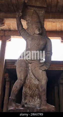 Geschnitzte Skulptur des Hindugottes auf dem Arulmigu Kuduminathar-Tempel, Kudumiyamalai, Pudulottai, Tamilnadu, Indien. Stockfoto