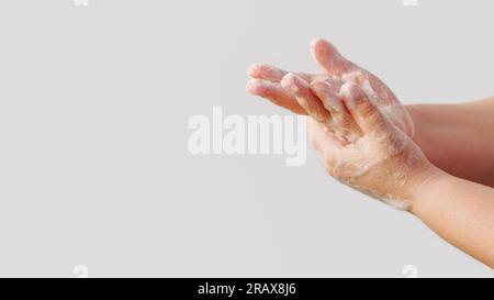 Hände waschen Körperhygiene Frau Seifenschaum Stockfoto