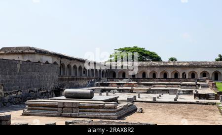 Blick auf Rajagiri Kalyana Mahal, ehemalige Residenz der Gouverneure auf dem Campus von Gingee Fort, Gingee, Tamilnadu, Indien. Stockfoto