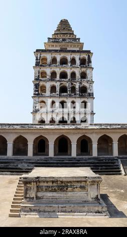 Blick auf Rajagiri Kalyana Mahal, ehemalige Residenz der Gouverneure auf dem Campus von Gingee Fort, Gingee, Tamilnadu, Indien. Stockfoto