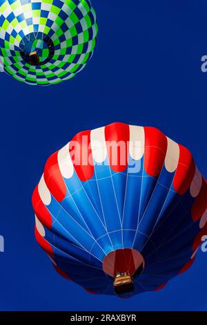 Heißluftballons heben ab Stockfoto