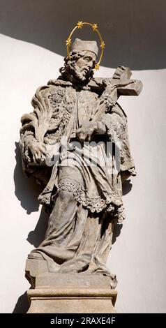 Prag - St. John Nepomuk Barockstatue vor St. Joseph-Kirche von Fr. Preisse (1730). Stockfoto