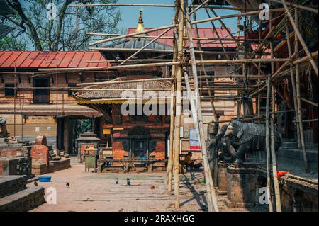 Eine Landschaft rund um Changu Narayan, einen historischen Hindu-Tempel, befindet sich auf einem hohen Hügel in der Changunarayan-Gemeinde Bhaktapur, Kathmandu Val Stockfoto