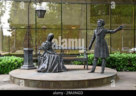 Statue des russischen Dichters Alexander S. Puschkin und seiner Frau Natalija N. Gonchareva. Njegoševa Street, Podgorica, Montenegro Stockfoto