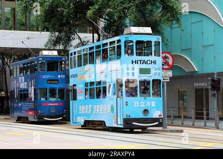 Traditionelle Straßenbahnen in Zentral, Hongkong, China Stockfoto