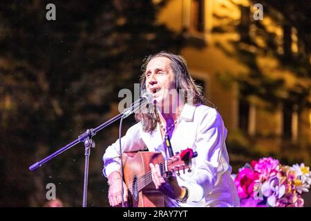 Piazza della conciliazione, Desio, Italien, 05. Juli 2023, Giuseppe während Povia in Concert - Italienisches Sängerkonzert Stockfoto