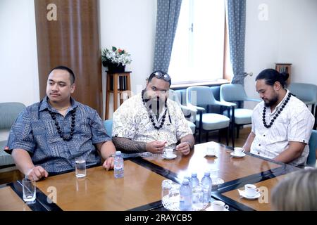 Zagreb, Kroatien. 06. Juli 2023. Die Leiterin der interparlamentarischen Freundschaftsgruppe Kroatien Neuseeland Sandra Bencic begrüßte Künstler aus Neuseeland am 6. Juli 2023 im kroatischen Parlament in Zagreb (Kroatien). Die Besucher waren Mitglieder des Kralj Tomislav Folklore Ensemble aus Auckland. Begleitet wurden sie von talentierten Künstlern der Maori kapa Haka Gruppe, bekannt als Te Roopu Manutaki, und dem außergewöhnlichen Stimmquartett aus Auckland. Foto: Patrik Macek/PIXSELL Credit: Pixsell/Alamy Live News Stockfoto