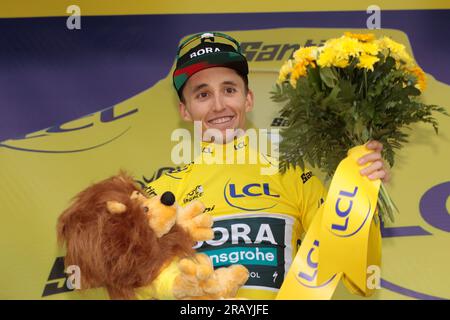 Das Bora-Hansgrohe-Team von Jai Hindley Australia gewinnt die Bergbühnen und gewinnt ein gelbes Trikot Stockfoto