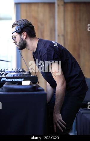 DJ-Set von Brodinski in Tohu Bohu, Radio France Festival, Antigone, Montpellier, Occitanie, Frankreich Stockfoto