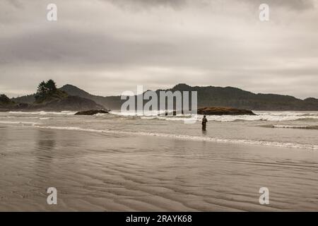 Kanadische Kultur und Urlaub, Urlaubsbilder, wie in british columbia Ucluelet First Nation Long Beach Sea Fishing Stockfoto