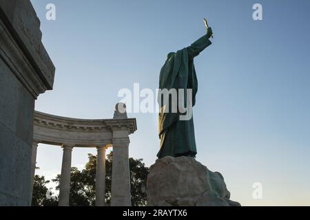 Bischofsstatue auf dem Gellert-Hügel in Budapest, Ungarn. Hochwertiges Foto Stockfoto