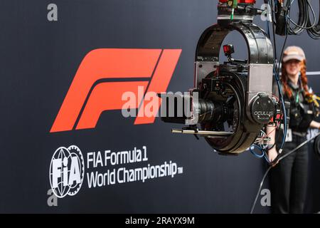 APEX APXGP Team Crew filmt in der Koppel für den Film F1 von Apple Studios/Bruckheimer Films, Camera, Illustration während der Formel 1 Aramco British Grand Prix 2023, 10. Runde der Formel-1-Weltmeisterschaft 2023 vom 7. Bis 9. Juli 2023 auf der Silverstone Circuit in Silverstone, Großbritannien Stockfoto