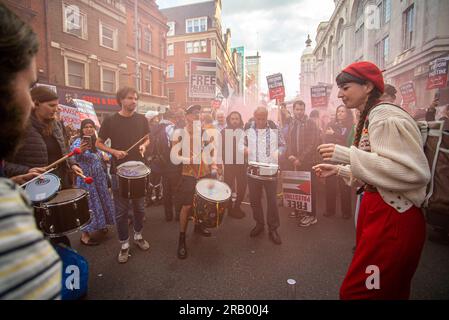 London, Vereinigtes Königreich - Juli 7. 2023: Protest außerhalb der israelischen Botschaft nach der IDF-Operation in der Stadt Dschenin im Westjordanland. Stockfoto