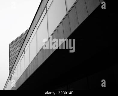 Teile von Glasgebäuden in Vilnius, Litauen Stockfoto