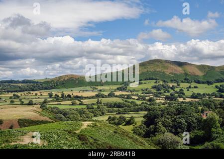 CAER Caradoc und Little Caradoc von Plush Hill auf der Long Mynd, in der Nähe von Church Stretton, Shropshire, England Stockfoto