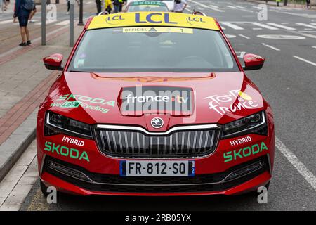 Bilbao, Spanien - 1. Juli 2023: Die Fahrzeuge der Marke Skoda sind die offiziellen Autos der Rennstrecke Tour de France 2023 Stockfoto